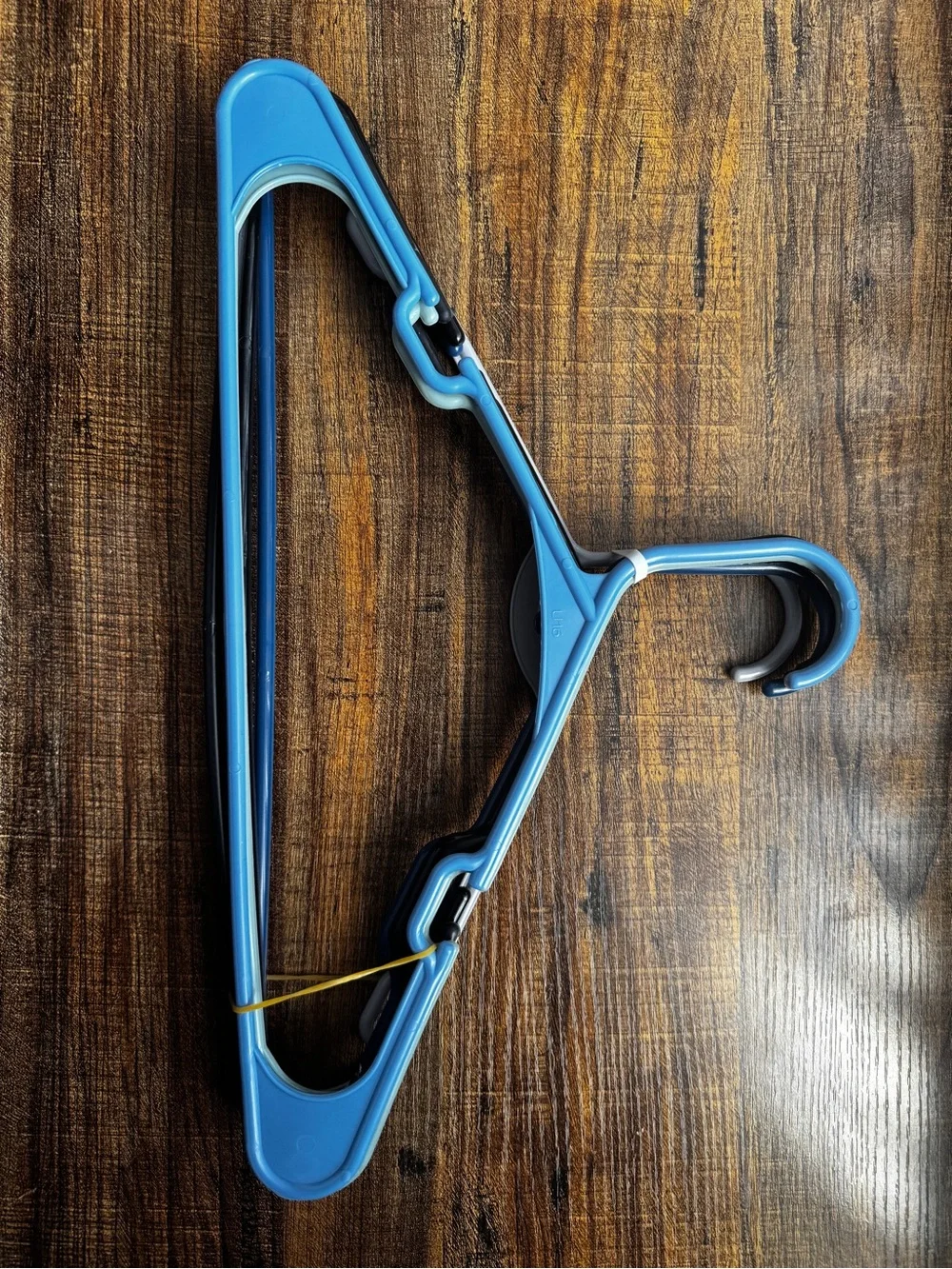 Set of 6 Heavy Duty Plastic Clothes Hangers Blue Grey Black Notch Slots Used